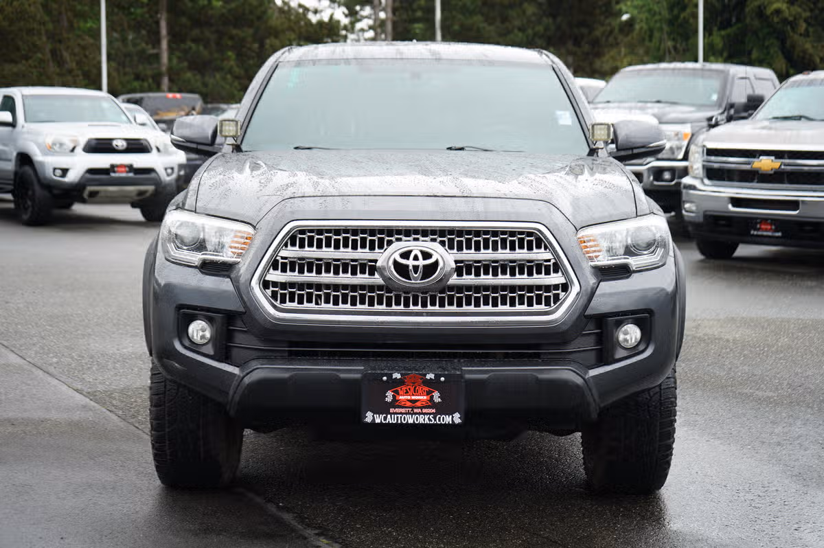 2017 Toyota Tacoma TRD Off-Road Double Cab Image 8