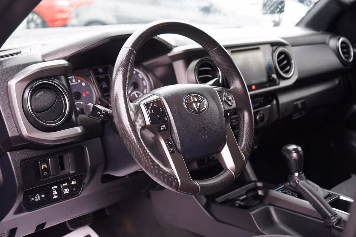 2017 Toyota Tacoma TRD Off-Road Double Cab Image 11