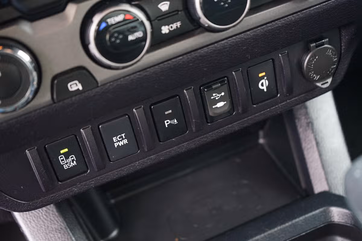 2017 Toyota Tacoma TRD Off-Road Double Cab Image 22
