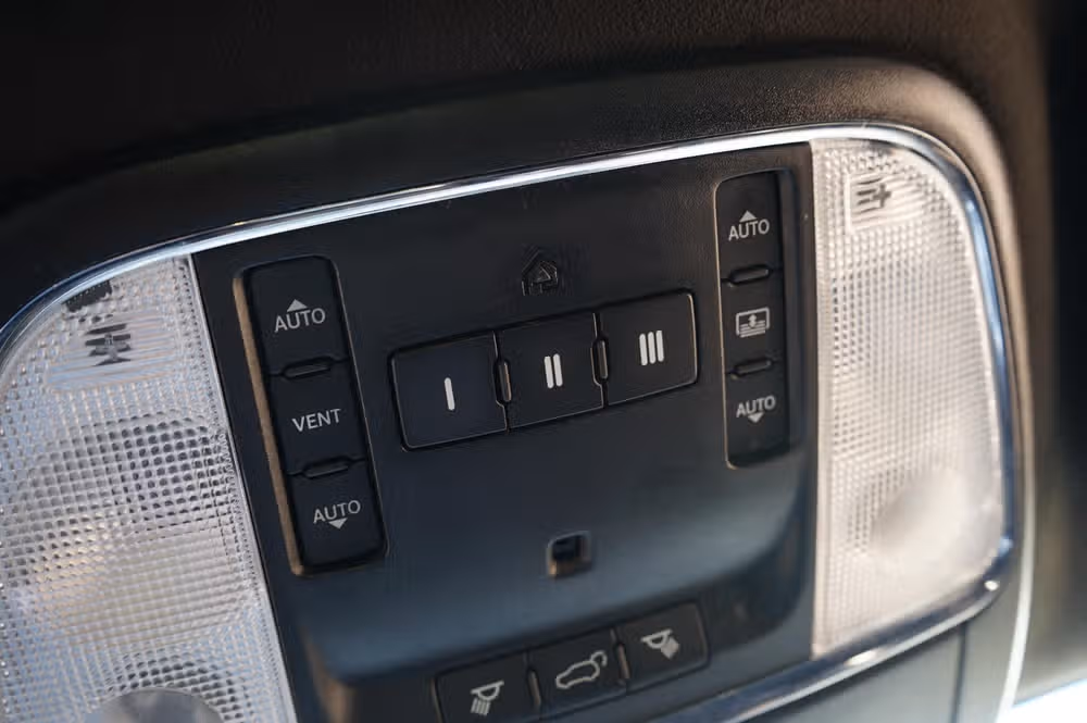 2015 Jeep Grand Cherokee SRT Image 26