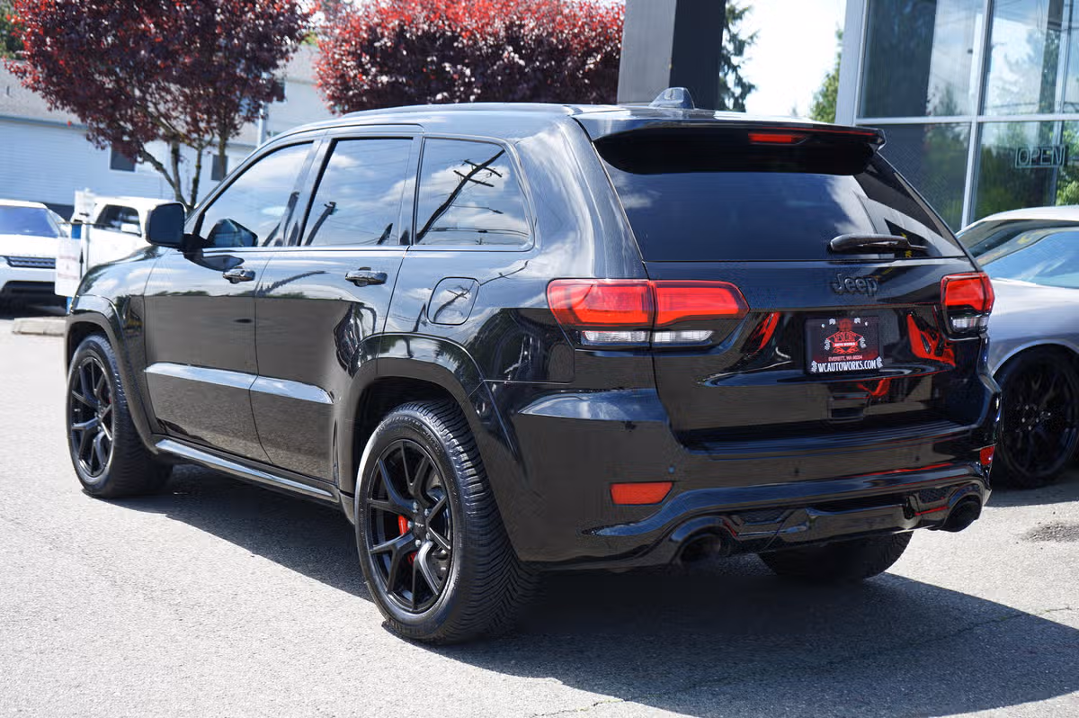 2015 Jeep Grand Cherokee SRT Image 3