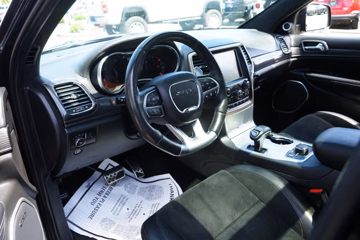 2015 Jeep Grand Cherokee SRT Image 16