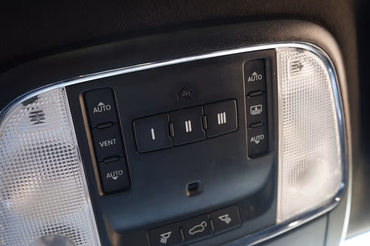 2015 Jeep Grand Cherokee SRT Image 26