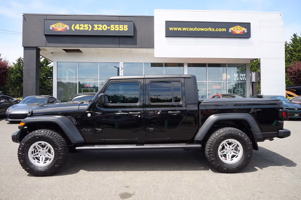 2020 Jeep Gladiator SPORT S PICKUP 4D 5 FT Crew Cab Image 2