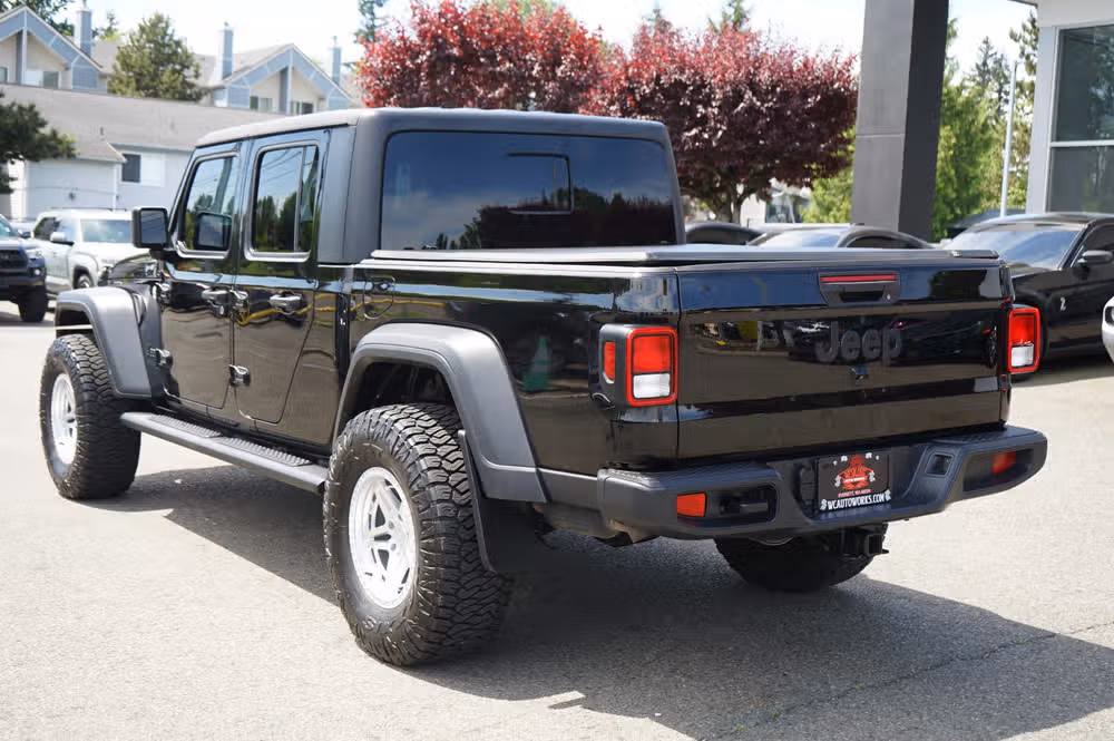 2020 Jeep Gladiator SPORT S PICKUP 4D 5 FT Crew Cab Image 3
