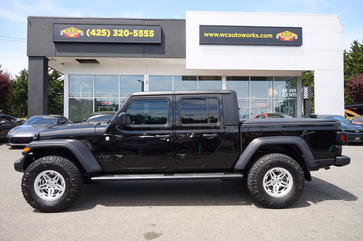 2020 Jeep Gladiator SPORT S PICKUP 4D 5 FT Crew Cab Image 2