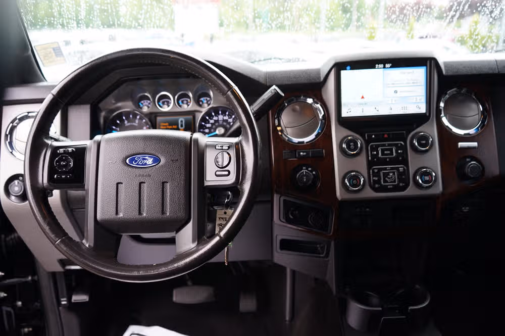 2015 Ford F-350 Super Duty LARIAT PICKUP 4D 8 FT Crew Cab Image 17