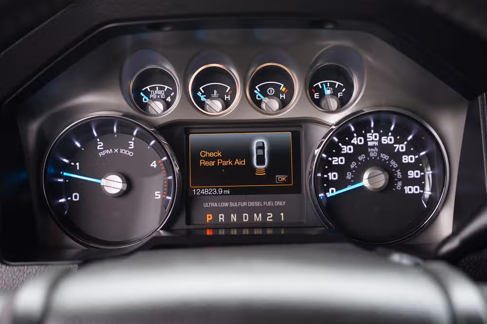 2015 Ford F-350 Super Duty LARIAT PICKUP 4D 8 FT Crew Cab Image 25