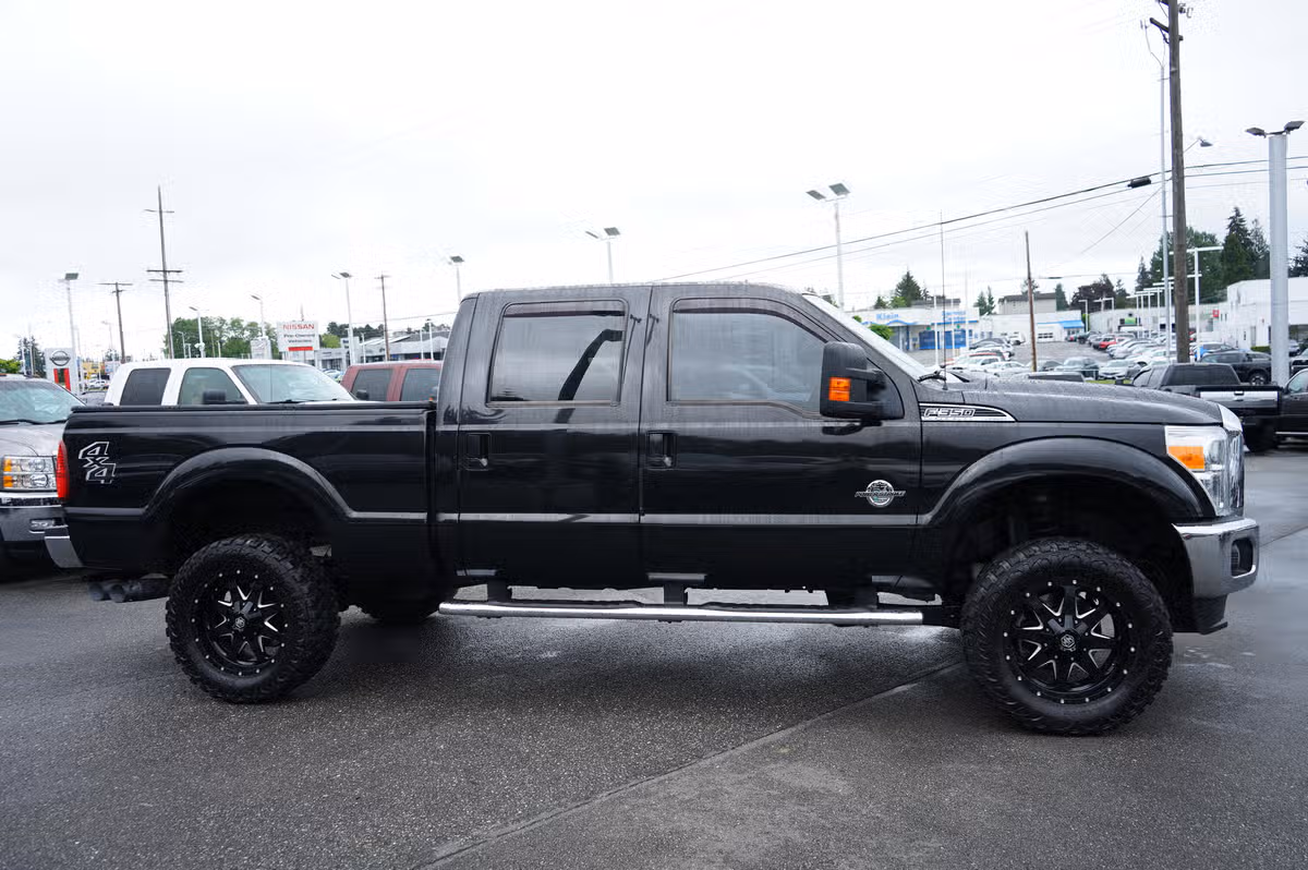 2015 Ford F-350 Super Duty LARIAT PICKUP 4D 8 FT Crew Cab Image 4