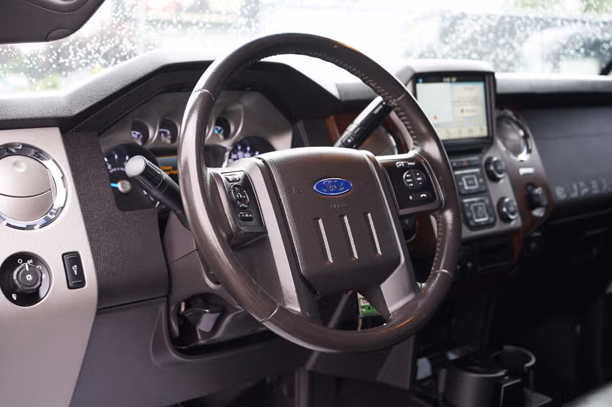 2015 Ford F-350 Super Duty LARIAT PICKUP 4D 8 FT Crew Cab Image 13