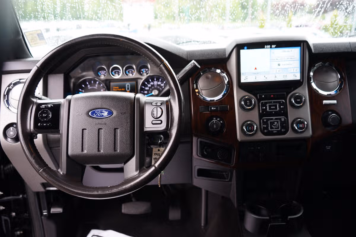 2015 Ford F-350 Super Duty LARIAT PICKUP 4D 8 FT Crew Cab Image 17