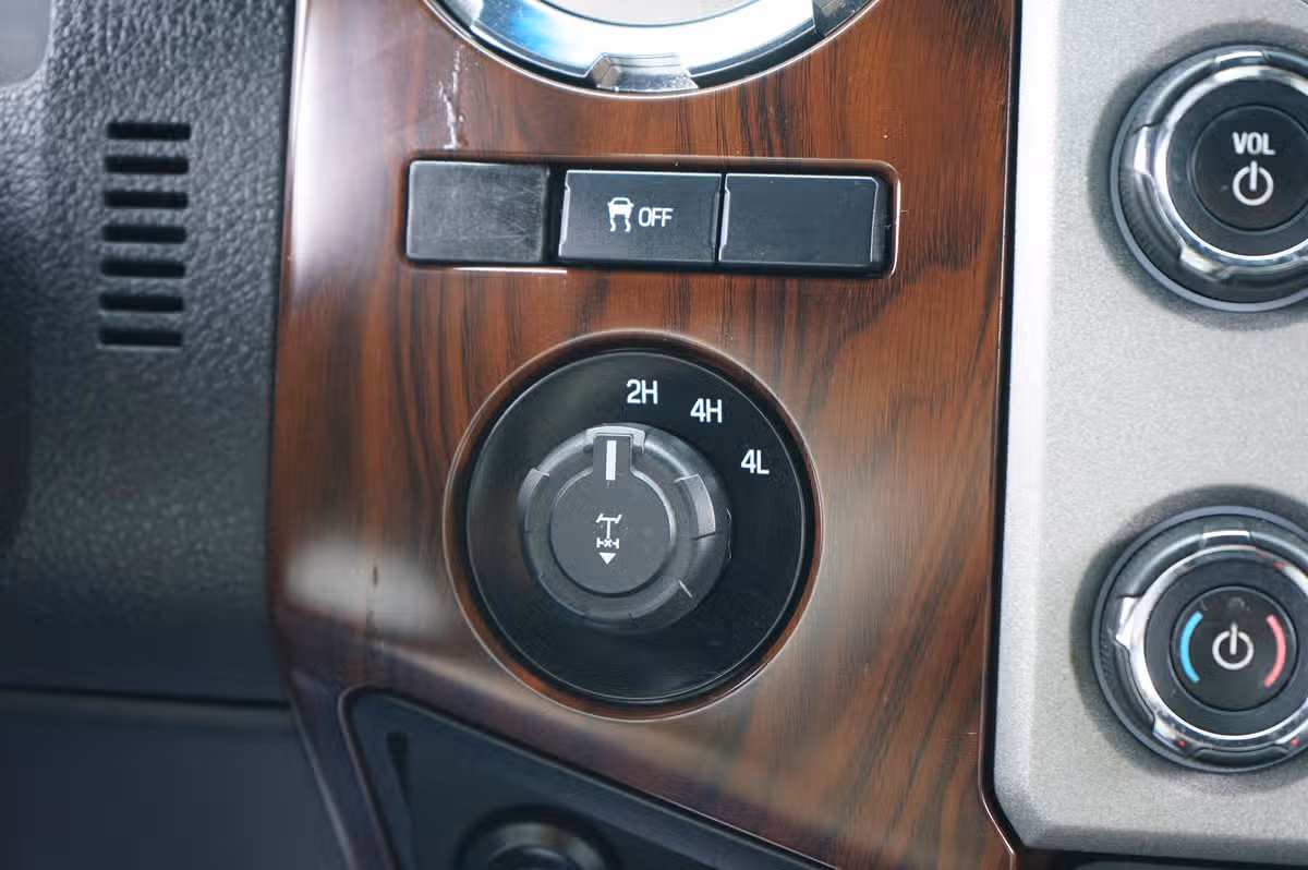 2015 Ford F-350 Super Duty LARIAT PICKUP 4D 8 FT Crew Cab Image 22