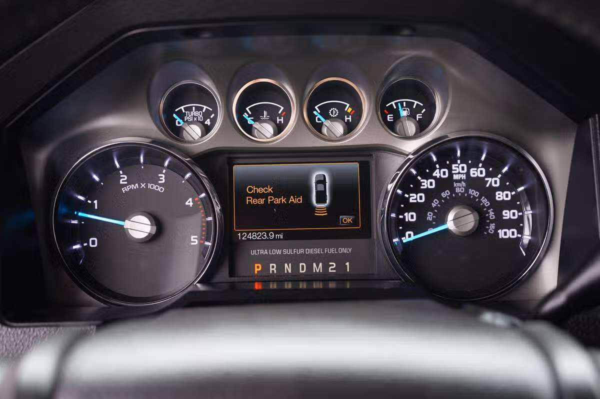 2015 Ford F-350 Super Duty LARIAT PICKUP 4D 8 FT Crew Cab Image 25