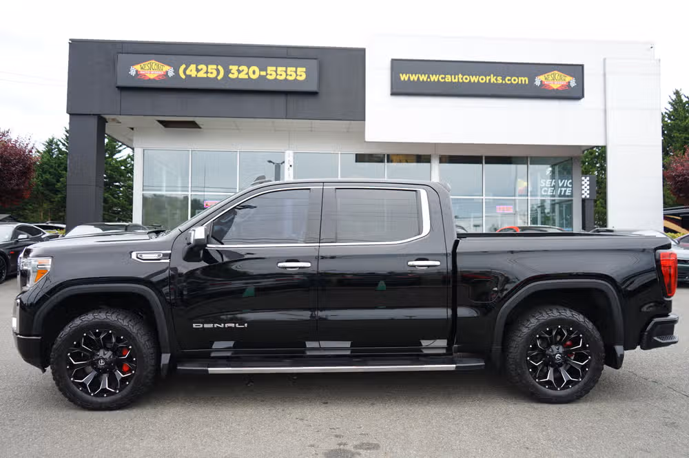 2020 GMC Sierra 1500 Denali Crew Cab Image 2