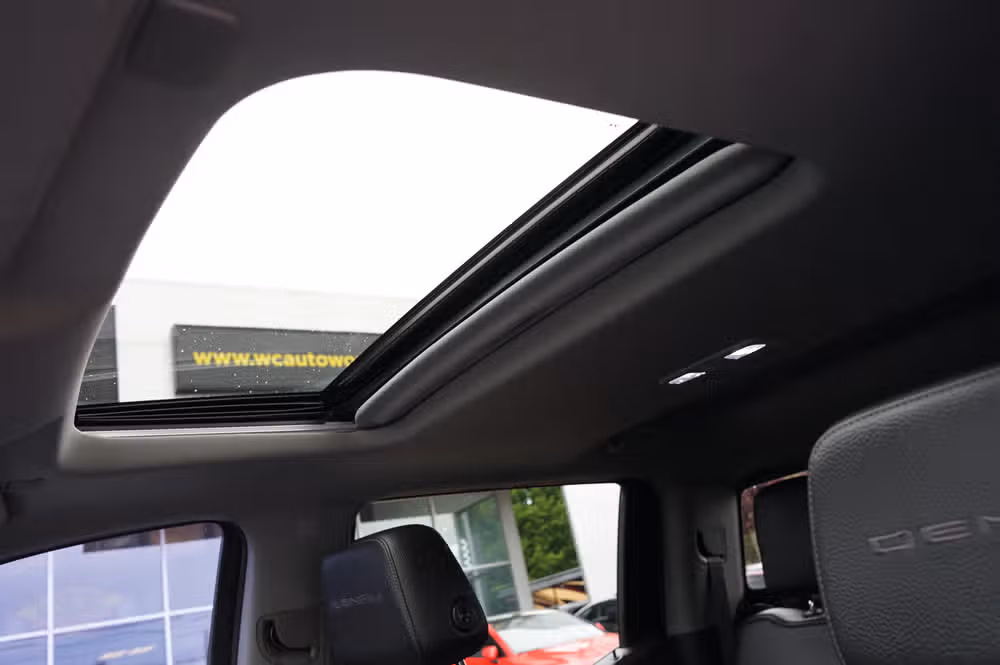 2020 GMC Sierra 1500 Denali Crew Cab Image 14