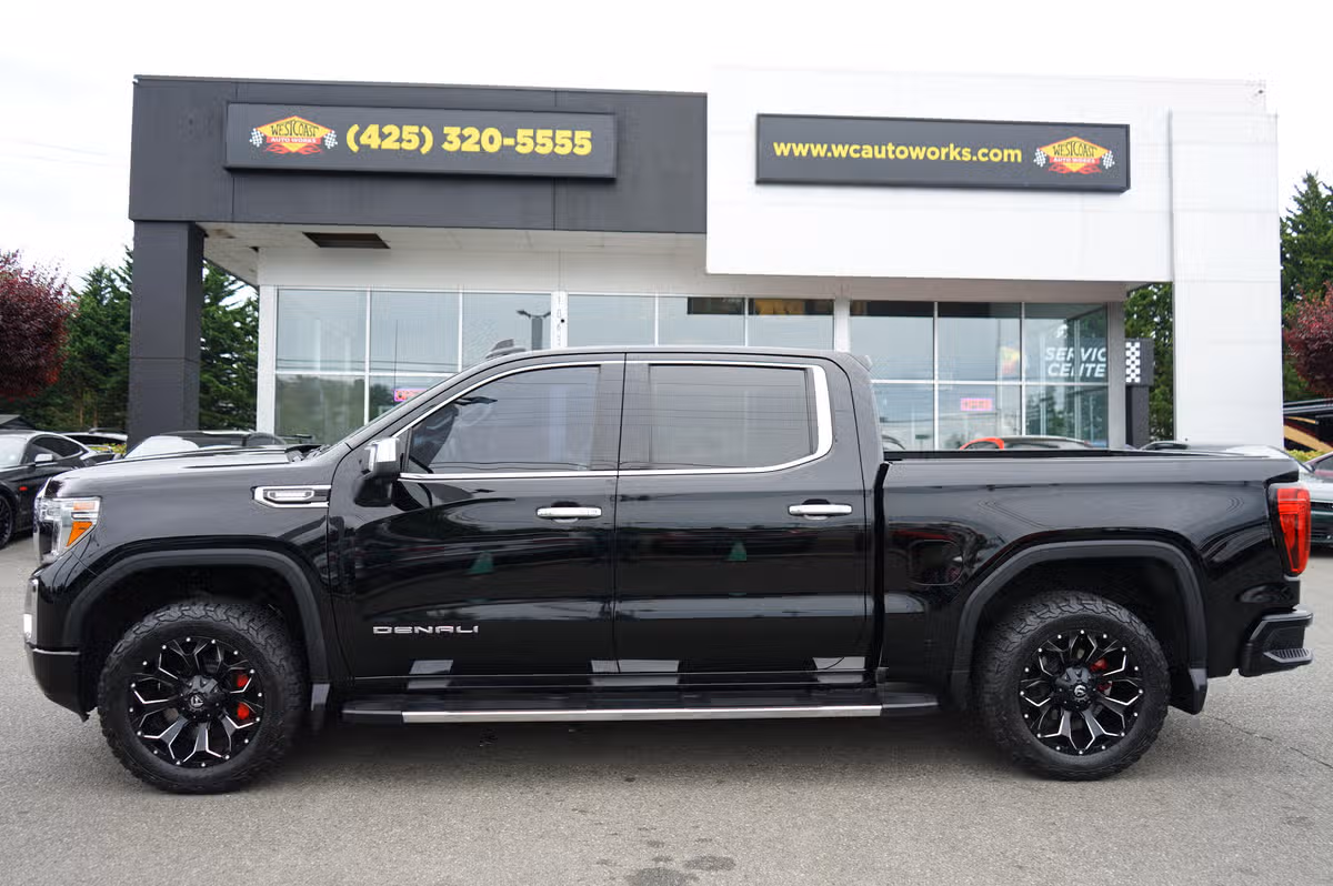 2020 GMC Sierra 1500 Denali Crew Cab Image 2