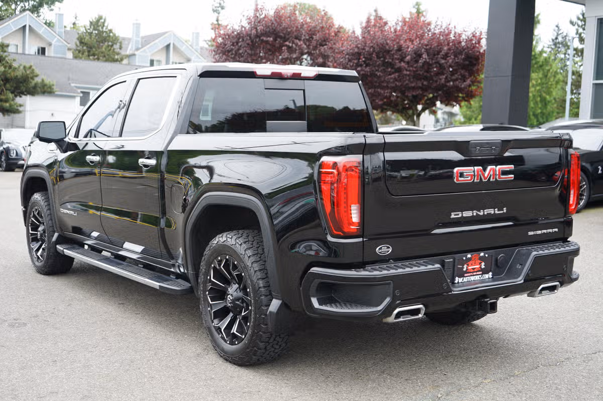 2020 GMC Sierra 1500 Denali Crew Cab Image 3