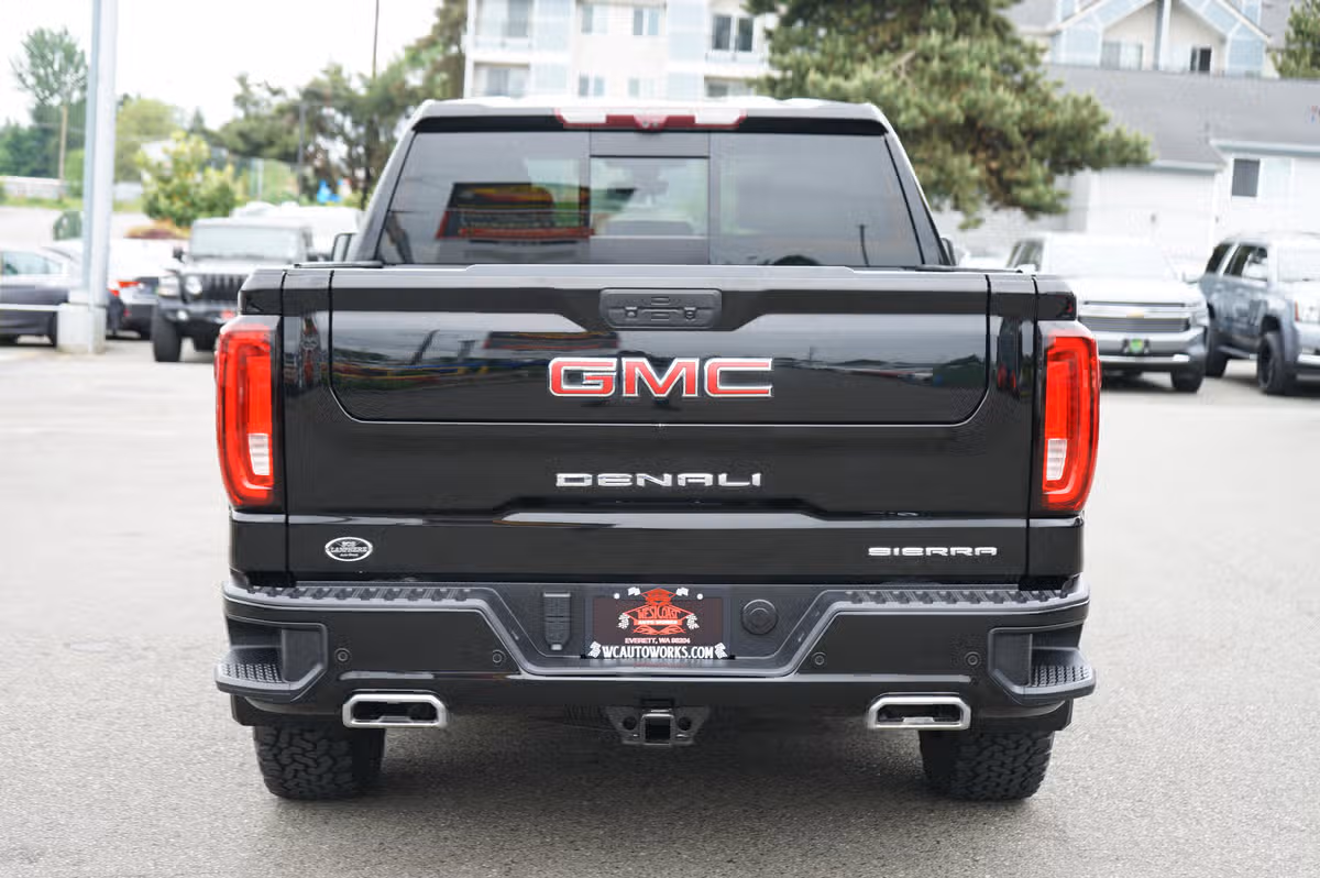 2020 GMC Sierra 1500 Denali Crew Cab Image 4