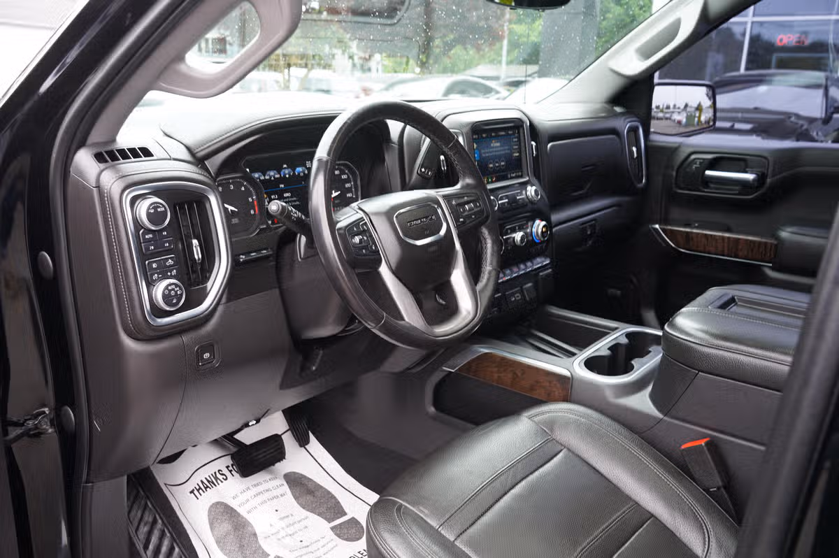 2020 GMC Sierra 1500 Denali Crew Cab Image 12