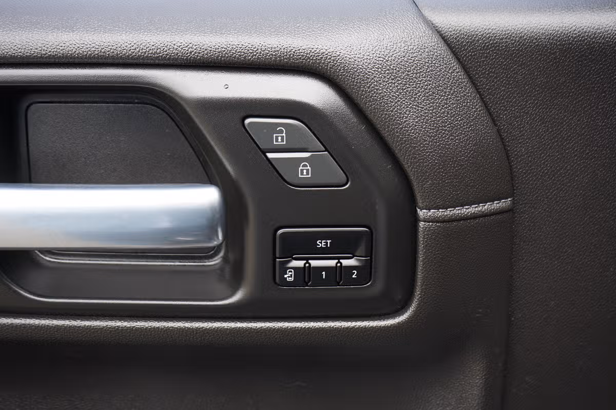 2020 GMC Sierra 1500 Denali Crew Cab Image 16