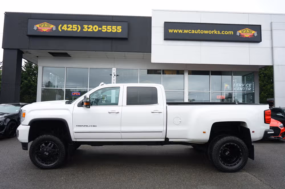 2018 GMC Sierra 3500HD DENALI PICKUP 4D 6 1/2 FT Crew Cab Image 2