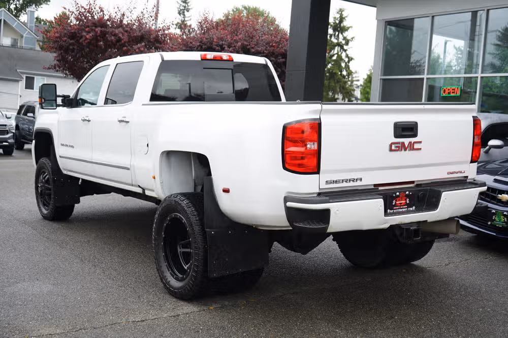 2018 GMC Sierra 3500HD DENALI PICKUP 4D 6 1/2 FT Crew Cab Image 3