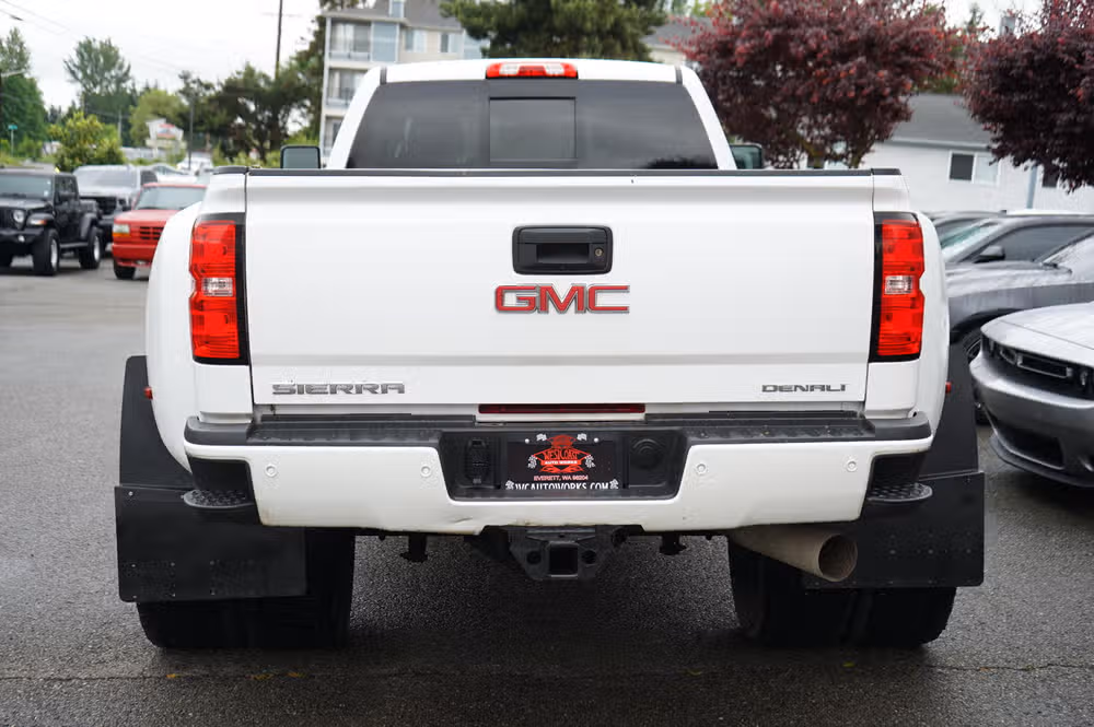 2018 GMC Sierra 3500HD DENALI PICKUP 4D 6 1/2 FT Crew Cab Image 4