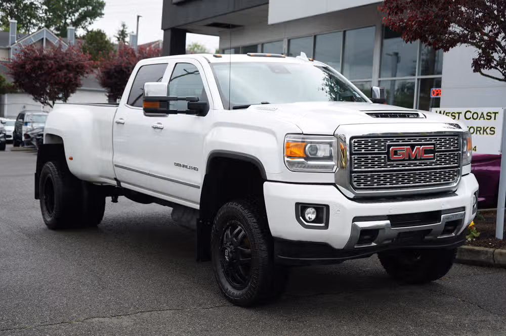 2018 GMC Sierra 3500HD DENALI PICKUP 4D 6 1/2 FT Crew Cab Image 7
