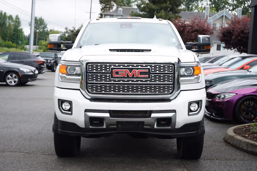 2018 GMC Sierra 3500HD DENALI PICKUP 4D 6 1/2 FT Crew Cab Image 8