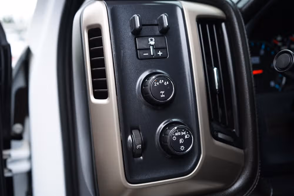 2018 GMC Sierra 3500HD DENALI PICKUP 4D 6 1/2 FT Crew Cab Image 13