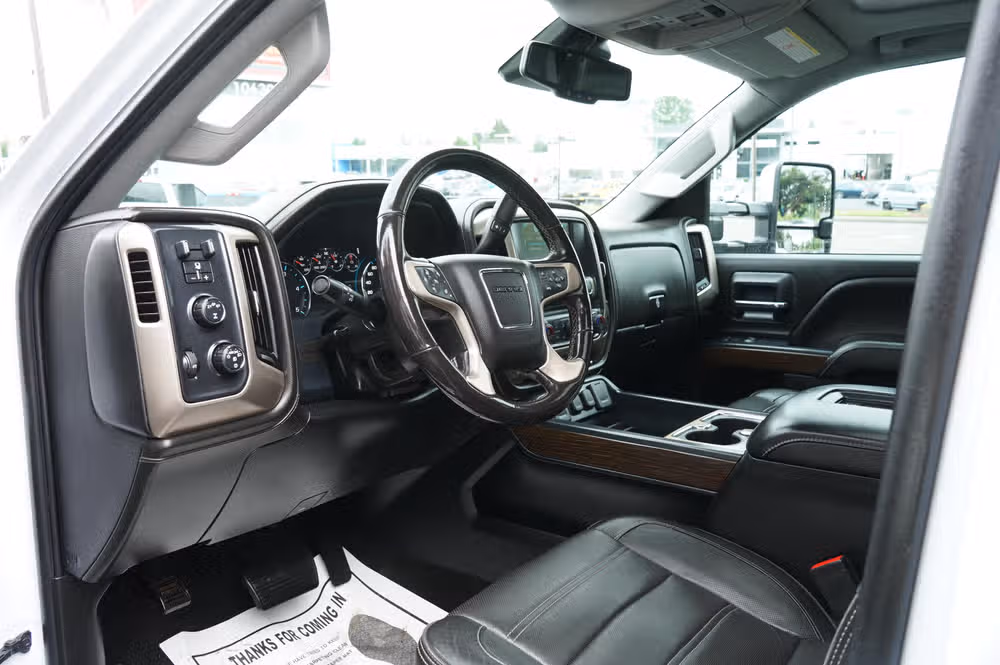 2018 GMC Sierra 3500HD DENALI PICKUP 4D 6 1/2 FT Crew Cab Image 15