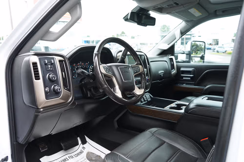 2018 GMC Sierra 3500HD DENALI PICKUP 4D 6 1/2 FT Crew Cab Image 16