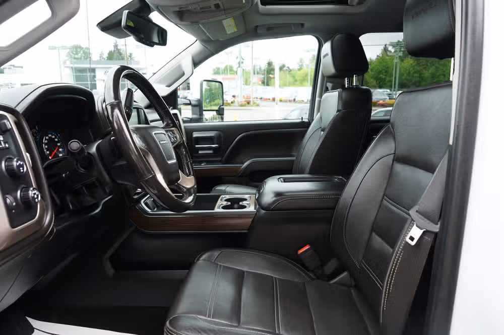 2018 GMC Sierra 3500HD DENALI PICKUP 4D 6 1/2 FT Crew Cab Image 17