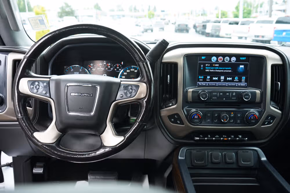 2018 GMC Sierra 3500HD DENALI PICKUP 4D 6 1/2 FT Crew Cab Image 20