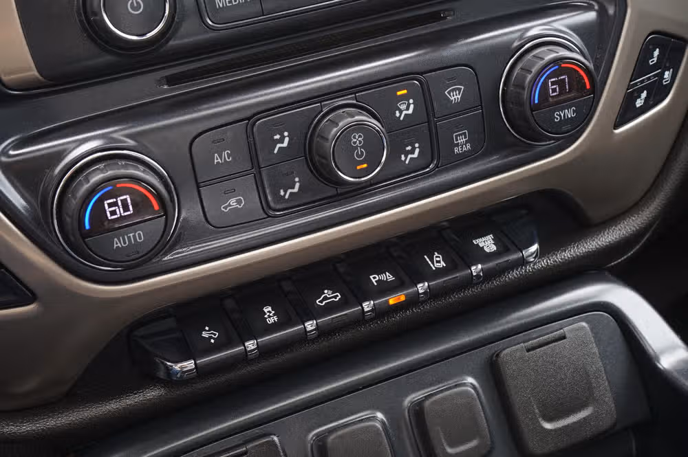 2018 GMC Sierra 3500HD DENALI PICKUP 4D 6 1/2 FT Crew Cab Image 26