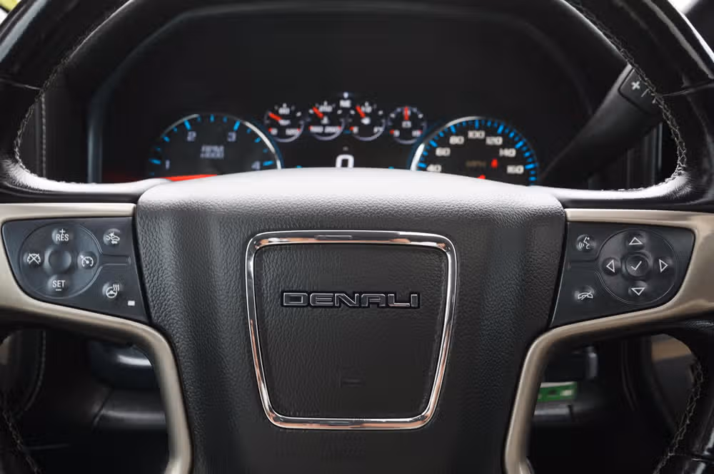 2018 GMC Sierra 3500HD DENALI PICKUP 4D 6 1/2 FT Crew Cab Image 27