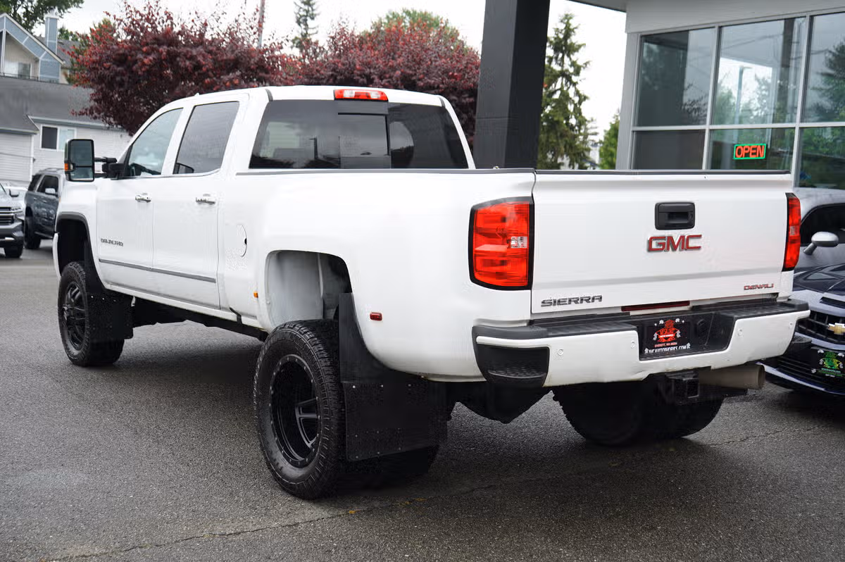 2018 GMC Sierra 3500HD DENALI PICKUP 4D 6 1/2 FT Crew Cab Image 3