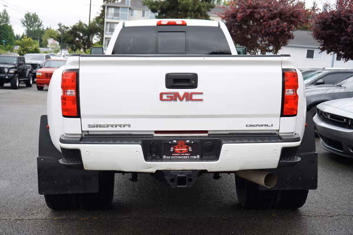 2018 GMC Sierra 3500HD DENALI PICKUP 4D 6 1/2 FT Crew Cab Image 4