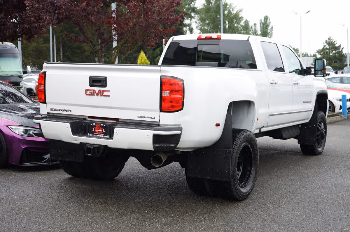 2018 GMC Sierra 3500HD DENALI PICKUP 4D 6 1/2 FT Crew Cab Image 5