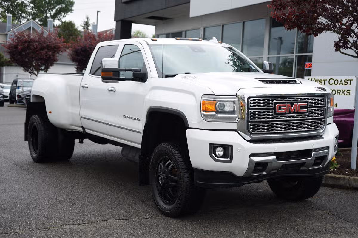 2018 GMC Sierra 3500HD DENALI PICKUP 4D 6 1/2 FT Crew Cab Image 7