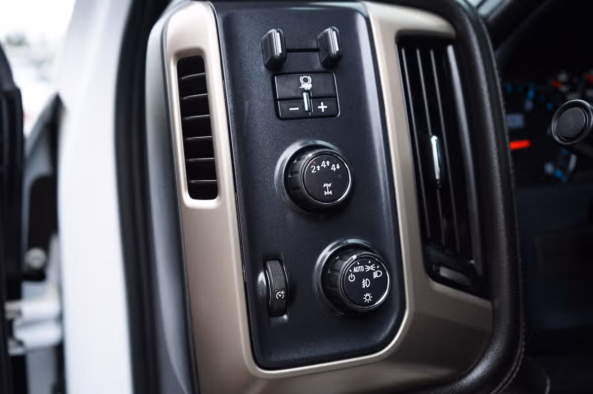 2018 GMC Sierra 3500HD DENALI PICKUP 4D 6 1/2 FT Crew Cab Image 13