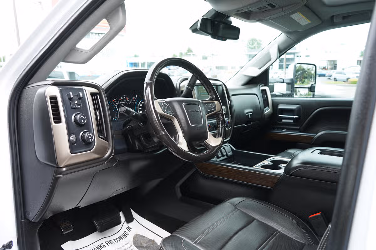 2018 GMC Sierra 3500HD DENALI PICKUP 4D 6 1/2 FT Crew Cab Image 16