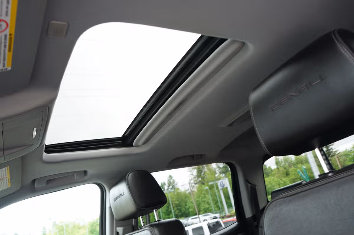 2018 GMC Sierra 3500HD DENALI PICKUP 4D 6 1/2 FT Crew Cab Image 18