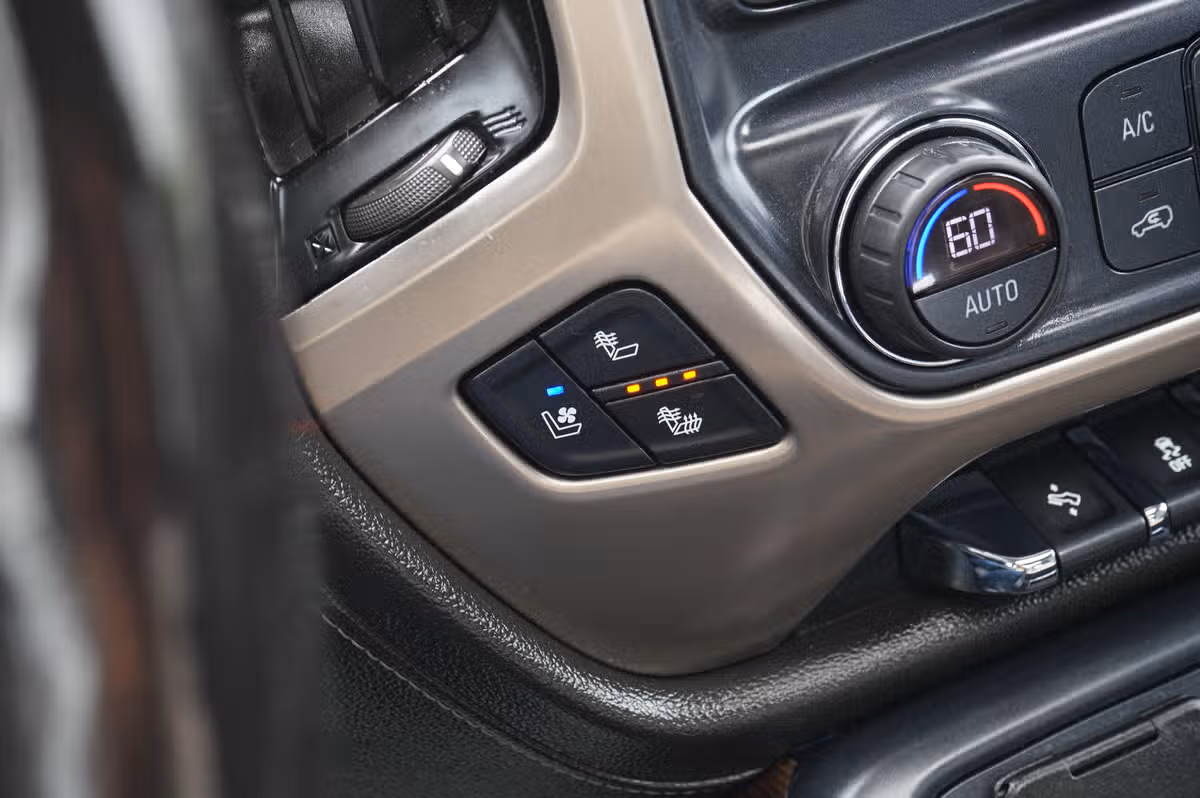 2018 GMC Sierra 3500HD DENALI PICKUP 4D 6 1/2 FT Crew Cab Image 23