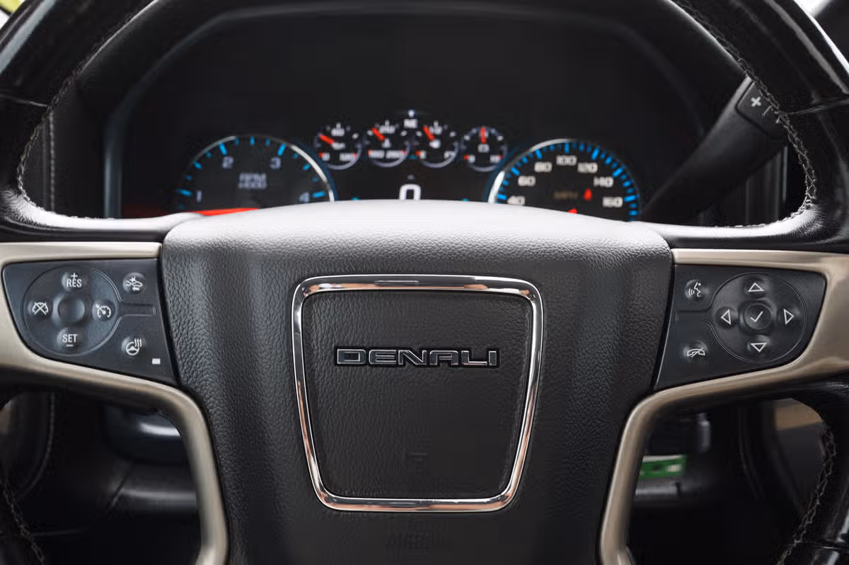2018 GMC Sierra 3500HD DENALI PICKUP 4D 6 1/2 FT Crew Cab Image 27