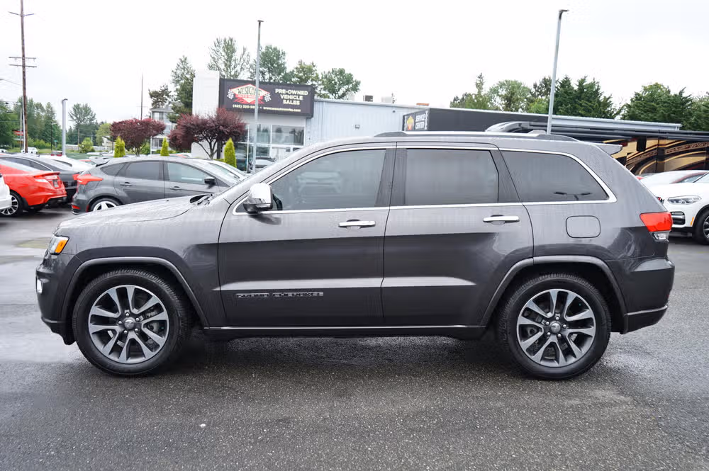 2017 Jeep Grand Cherokee Overland Image 2