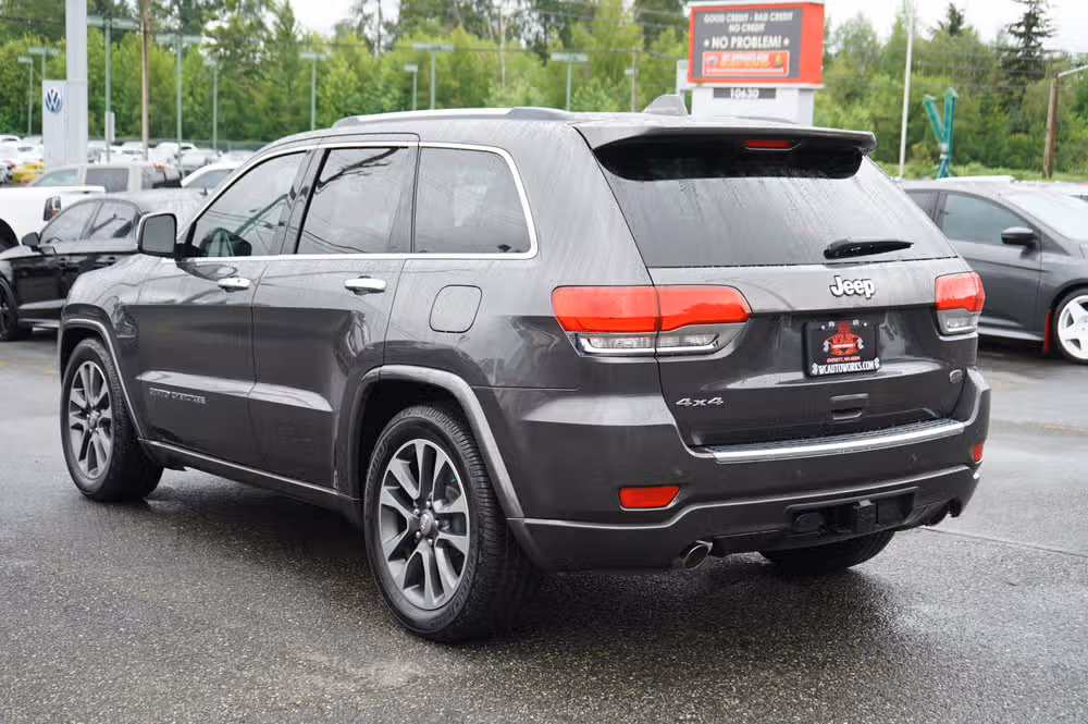 2017 Jeep Grand Cherokee Overland Image 3