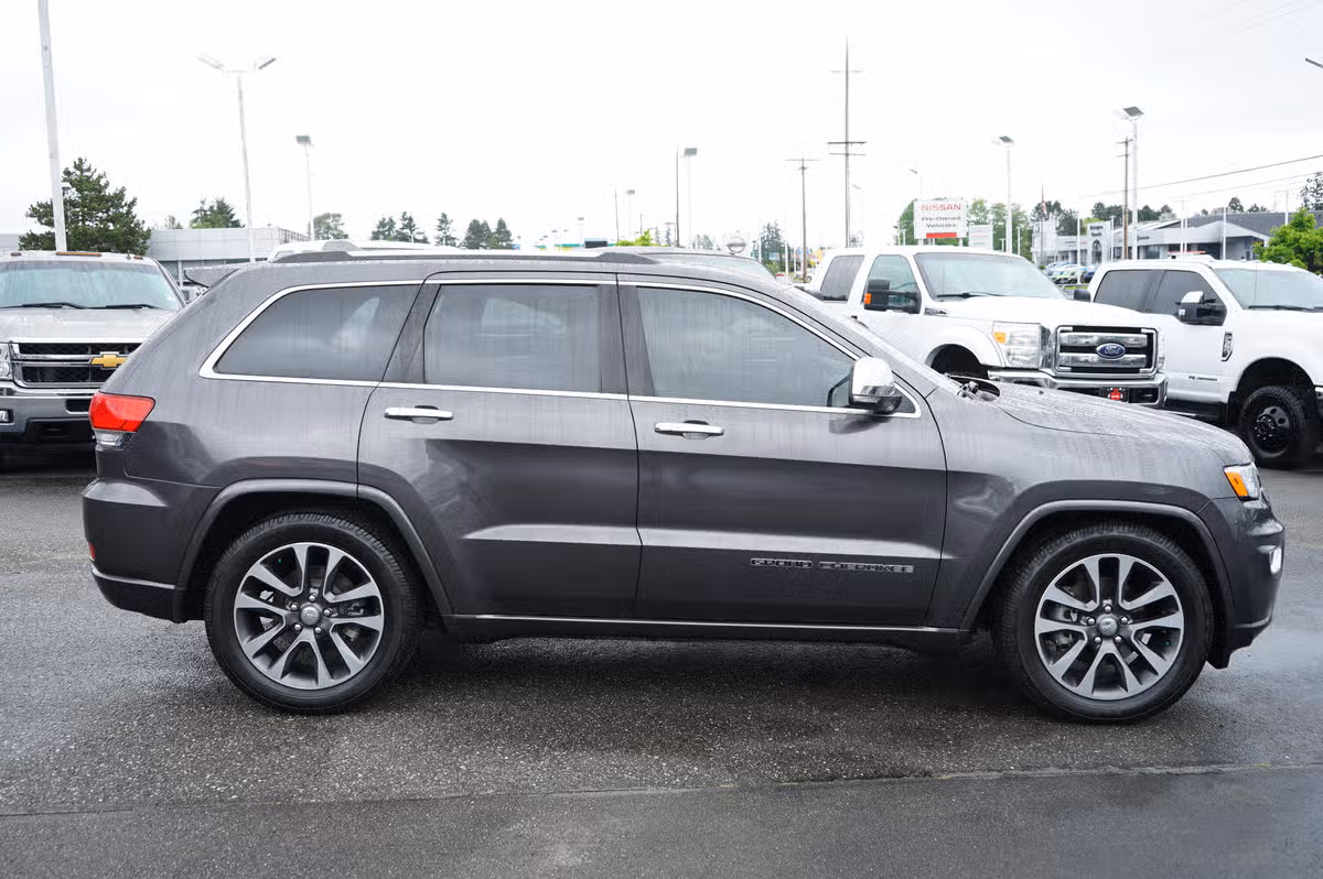 2017 Jeep Grand Cherokee Overland Image 6