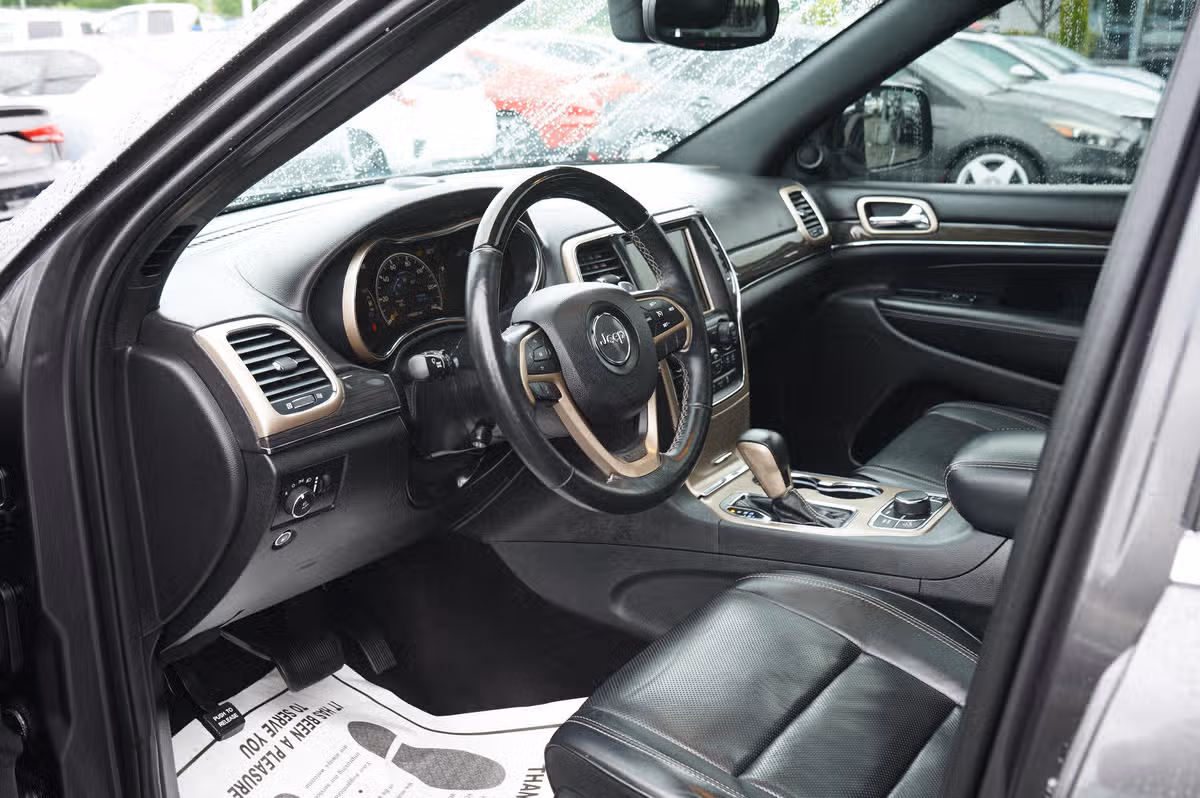2017 Jeep Grand Cherokee Overland Image 12