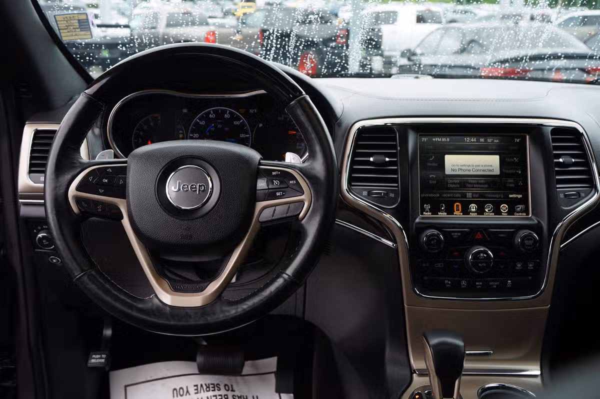 2017 Jeep Grand Cherokee Overland Image 17